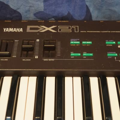 Yamaha DX21 FM Synthesizer