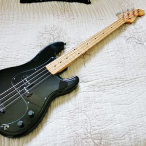 Fender Precission Roger Waters Signature Bass image 9