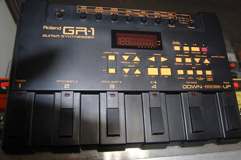 Roland GR-1 Guitar Synthesizer | Reverb