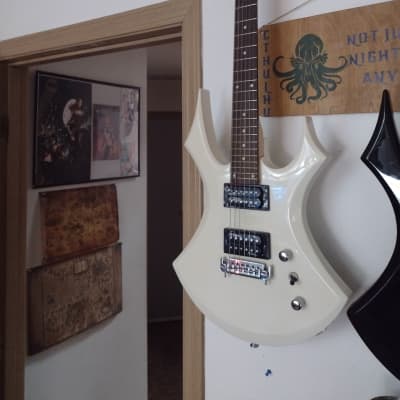 B.C. Rich Virgin VG 1 2000's - Alpine White | Reverb