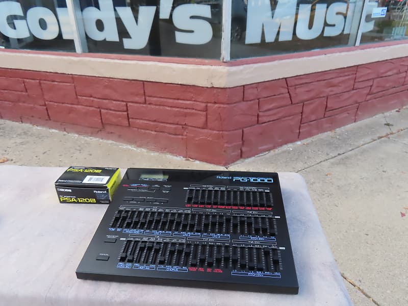 Roland PG-1000 Linear Synthesizer Programmer | Reverb