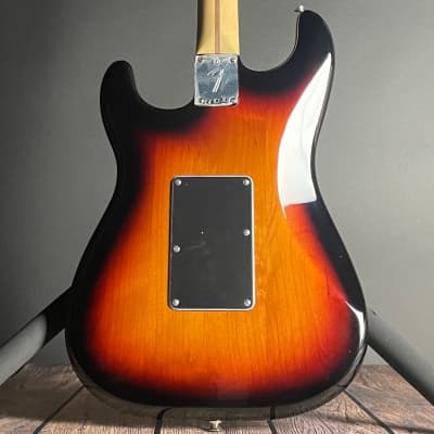 Fender Player Stratocaster w/Floyd Rose, Pau Ferro Fingerboard- 3-Color Sunburst (MX22077322) image 9