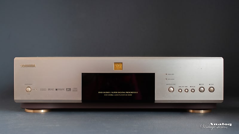 Toshiba CD DVD player CD 900E with remote control  			