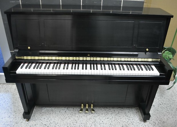 Steinway 1098 Upright Piano