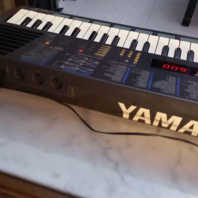 Yamaha PSS 680 1988 - MANUAL BOOK Grey Blue very near to DX7 2 FM operators 9 paramets and the same Drums that RX120 sequencer 5 Tracks Full working PSU image 3