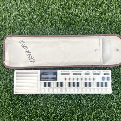 Casio VL-1 VL-Tone 29-Key Synthesizer Keyboard 1979 - 1984 - White
