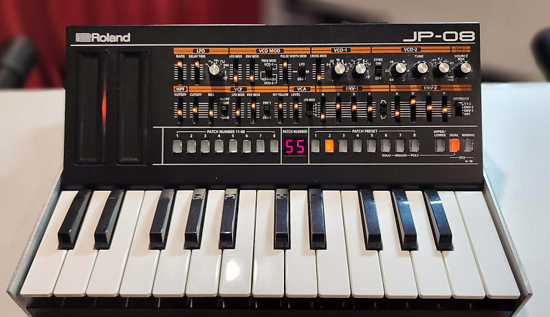 Roland JP 08 Boutique Synthesizer with K 25m Keyboard