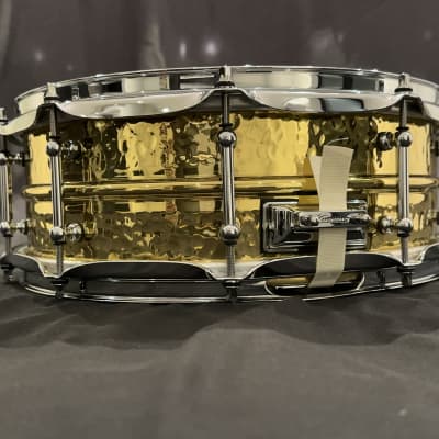 Ludwig Hammered Brass Snare Drum w/ Tube Lugs (LB420BKT) 5x14 image 4
