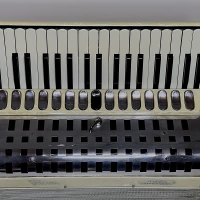 Pearl White Borsini ‘De Luxe’ Full-size Piano Accordion LMMH (41 Key/120 Bass) image 4