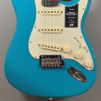 Fender AMERICAN PROFESSIONAL II STRATOCASTER®- Miami Blue image 2
