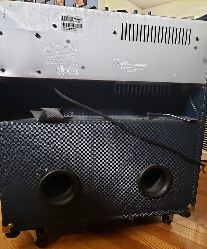 Ampeg Rocket Bass Model B-200R 220-Watt 1x15