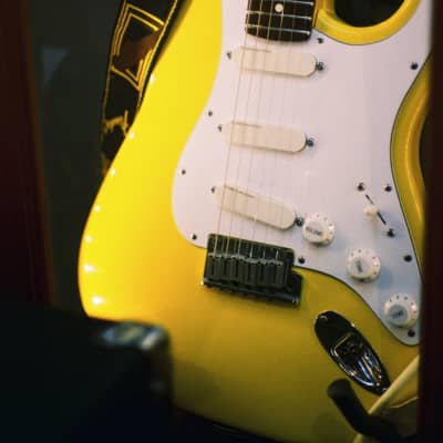 Fender Deluxe American Standard Stratocaster Graffiti Yellow 1989 Pre-Owned image 15