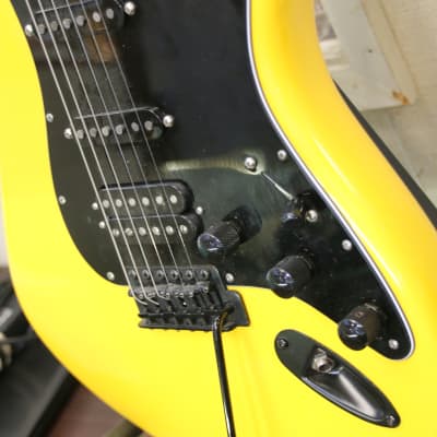 Fender USA Body/Mexico Neck Stratocaster 2018 - Yellow image 3