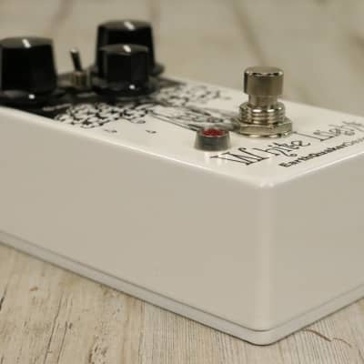 USED Earthquaker Devices White Light (110) image 3