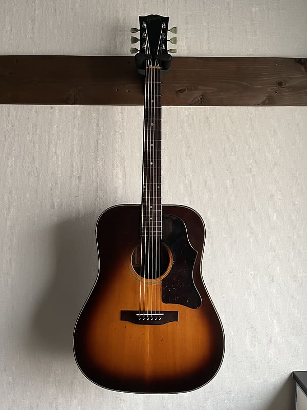 Gibson J-45 Deluxe 1974-75 image 1