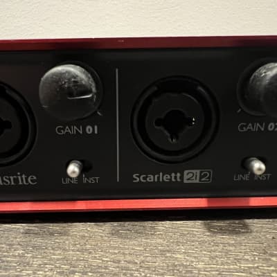 Focusrite Scarlett 2i2 USB 2.0 Audio Interface | Reverb Canada