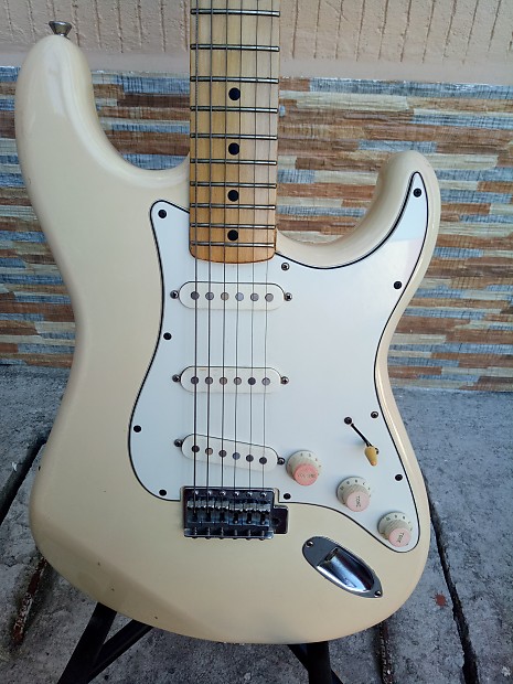 El Maya artist model Stratocaster 1970s Vintage Model White