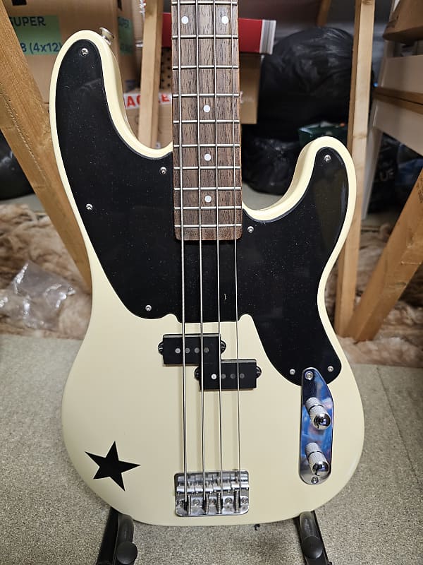 Squier Mike Dirnt Signature Precision Bass 2008 - 2015