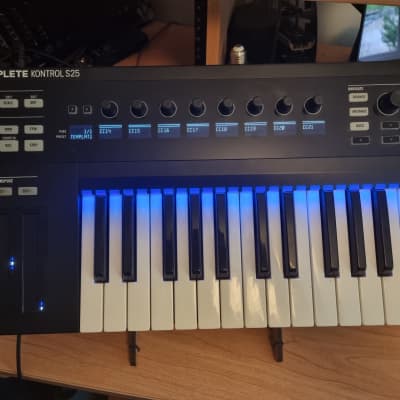 Native Instruments Komplete Kontrol S25 - Gearspace.com