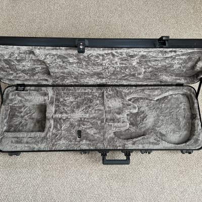 Fender Deluxe Molded Bass Case image 2
