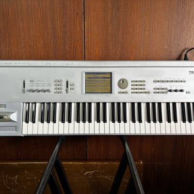 Korg Triton 61 key Music Workstation / Sampler ver. 2.0.0 w/ case