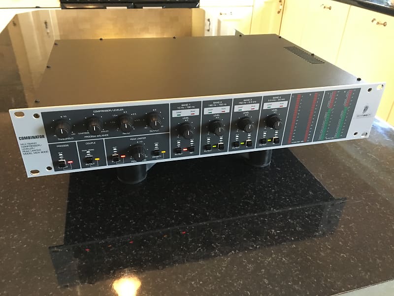 Behringer Combinator MDX-8000 Multiband Compressor/ Limiter