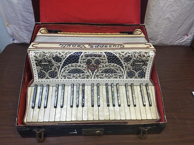 Vintage Giuseppe Venuti P F 41 120 Piano Accordion w Case For Repair