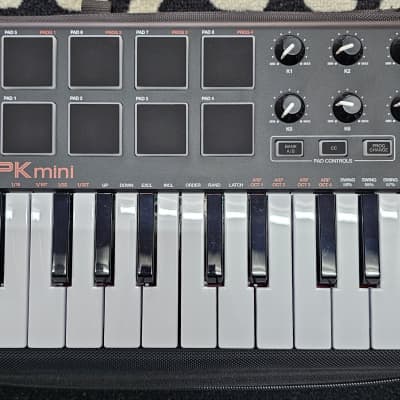 Akai MPK Mini MKII + Case