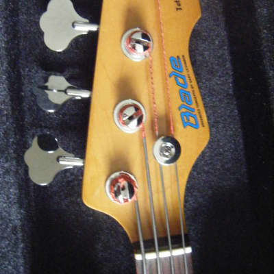 Blade Tetra B-1 Bass 2006 3 Tone Sunburst -Foam Case-Post possible-Offers considered image 3