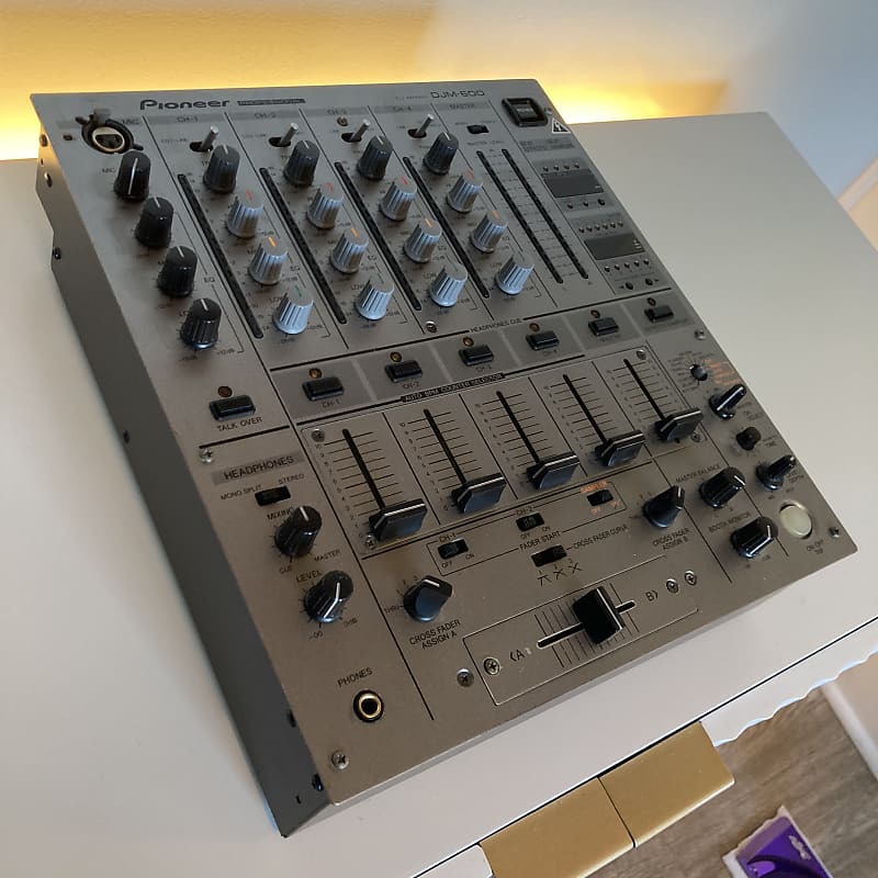 Pioneer DJM-600 - 4 channel DJ Mixer with sampler / effects