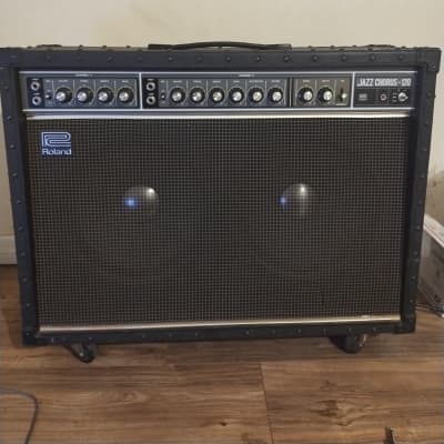 Roland JC-120 Jazz Chorus 2-Channel 120-Watt 2x12