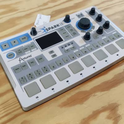 Arturia SparkLE MIDI Controller / Drum Machine