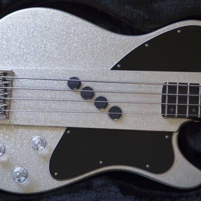 Blast Cult Thirty2 (32" scale) Silver Sparkle electric bass w/ case image 4