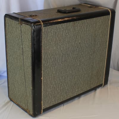 Herringbone Italian Accordion Hard Case 21" x 18" x 10" (53.25cm x 45.75cm x 25.50cm) image 1
