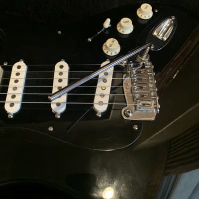 G&L (G. Fullerton/Leo Fender) Legacy with Maple Fretboard 2010 - Legacy Black with Push/Pull image 8