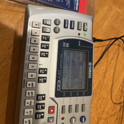 Yamaha QY100 Sequencer 1996 - 2002 - Silver