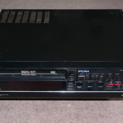 Toshiba DX-900 VHS VCR with PCM Audio Recording Capability | Reverb