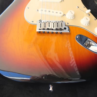 Fender Deluxe American Stratocaster 2005 - 3 Tone Sunburst image 8
