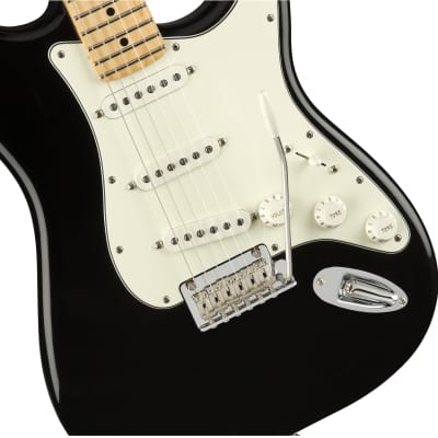 Fender Player Stratocaster, Maple Fingerboard, Black image 4