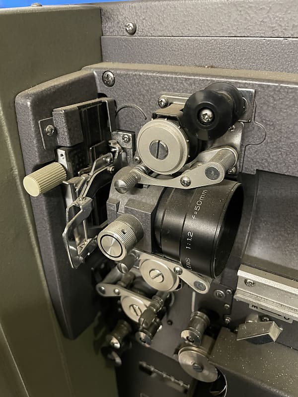 ELMO LX-1100 16mm Video Projector Vintage 1990's - Gray ELMO LX-1100 16mm Video Projector Vintage 1990's - Gray