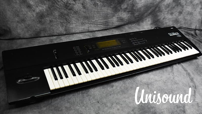 Korg 01/W Pro Music Workstation Synthesizer in Very Good Condition