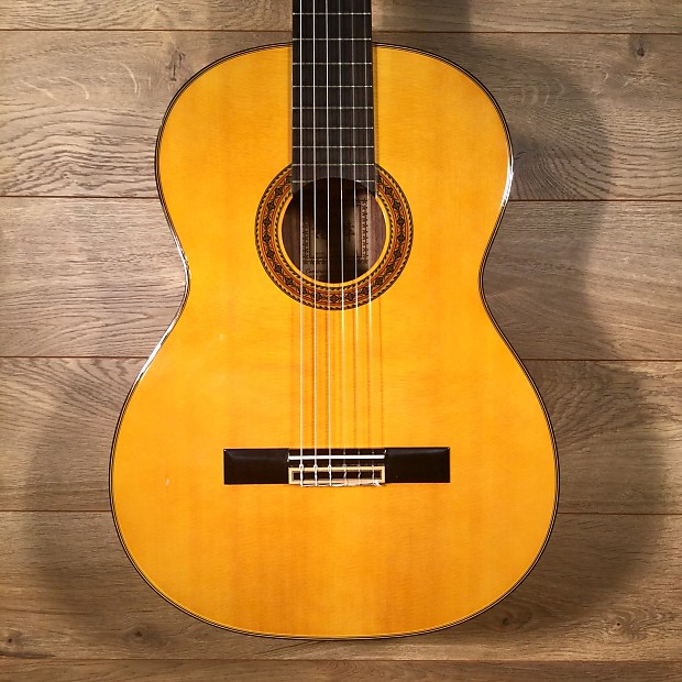 Takamine c 128 classical guitar top