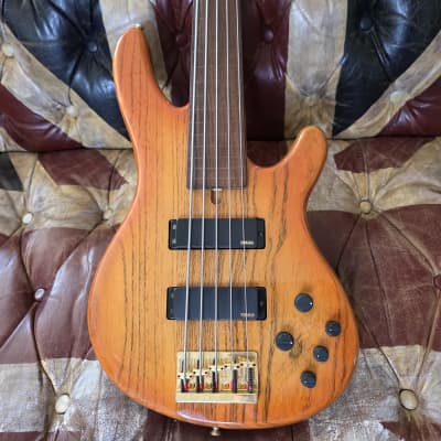 YAMAHA TRB 5 P II bass guitars
