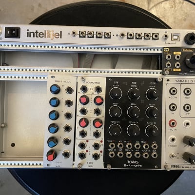 Intellijel 62hp 4U Palette Black Eurorack Case with Power Intellijel 62hp 4U Palette Black Eurorack Case with Power