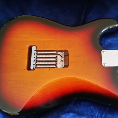 Fender Jimi Hendrix Voodoo Strat Rosewood Fretboard 1998 - 2000 3-Color Sunburst Abby Ybarra CS Pups image 13