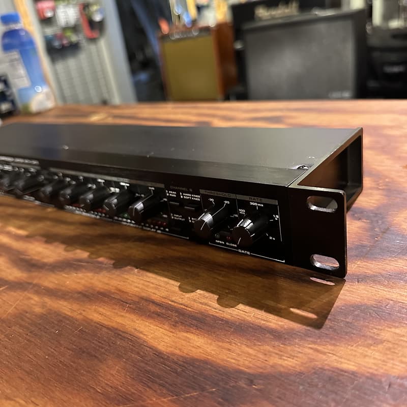 Alesis 3630 Dual-Channel Compressor / Limiter with Gate | Reverb
