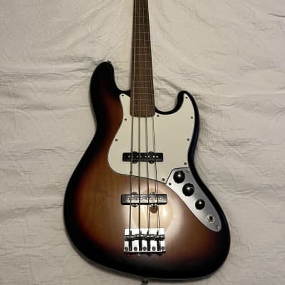 (値下げ)フェンダー Player Jazz Bass Fletless Amazon.com: Fender Player Jazz Electric Bass Guitar - Pau