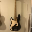 Left-handed Fender Player Series Precision Bass