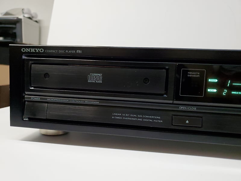 Onkyo R1 DX-1800 CD Compact deals Disc Player TESTED