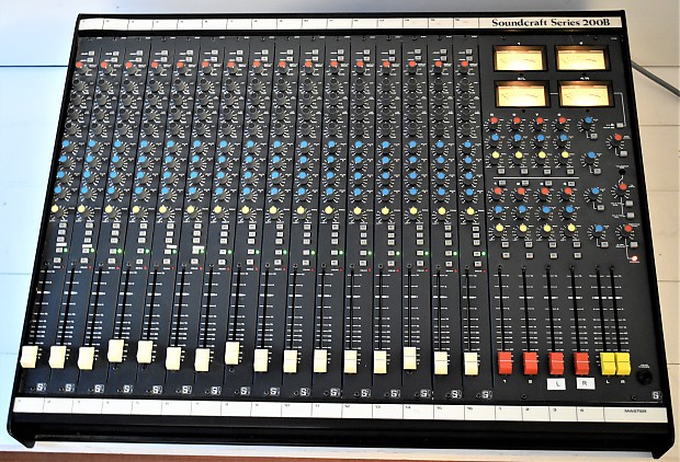 Soundcraft Series 200B 16-Channel 4-Bus Mixing Console imagen 2